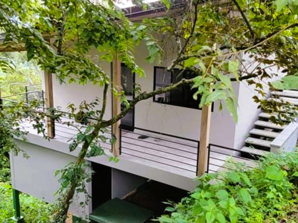 Spectacular furnished 1 BR Atenas Tree House on 4 Acres