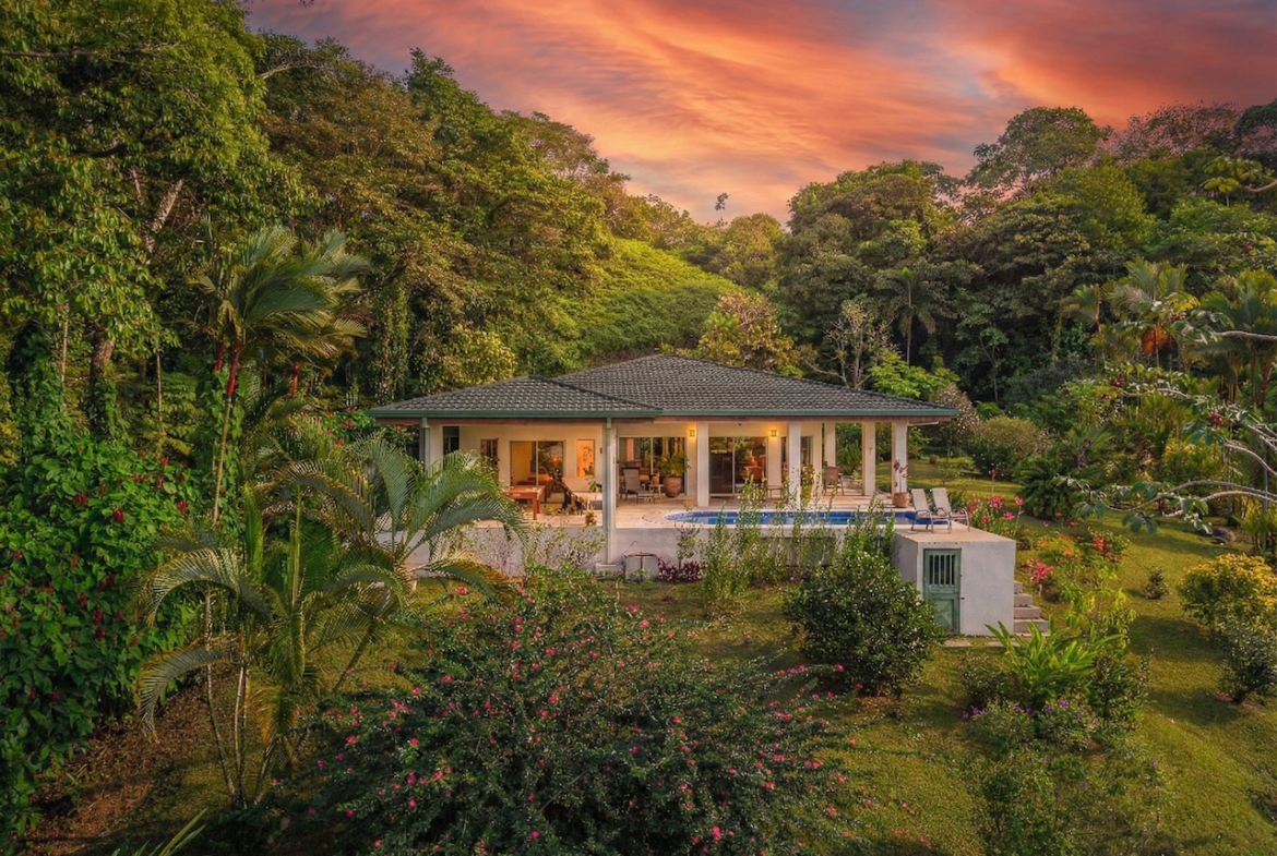 Costa Verde Estates Escaleras 3 BR Whale's Tail View Estate