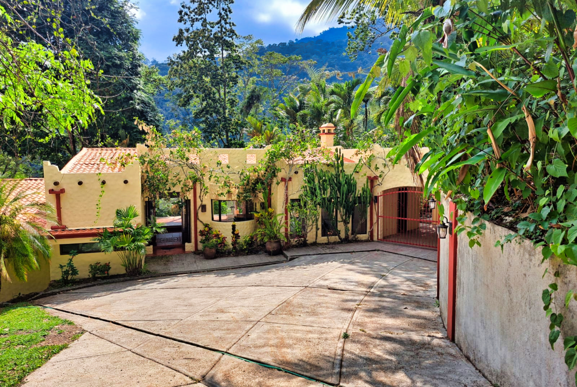 3 BR Puriscal Mountain Home with Waterfall