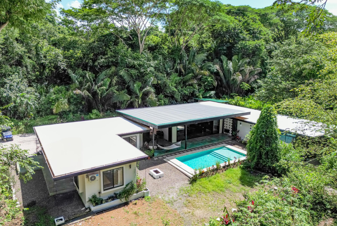 Turnkey Exclusive 3 BR Samara Beach Home + 3 BR Guest
