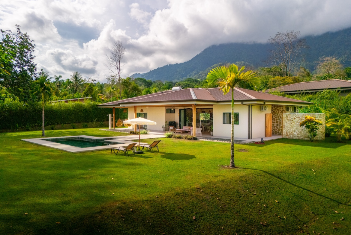 Private 3 BR Ojochal Modern Tropical Oasis