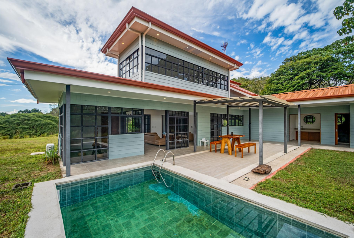 Buena Vista Beach 4 BR Bali-style Hilltop View Home