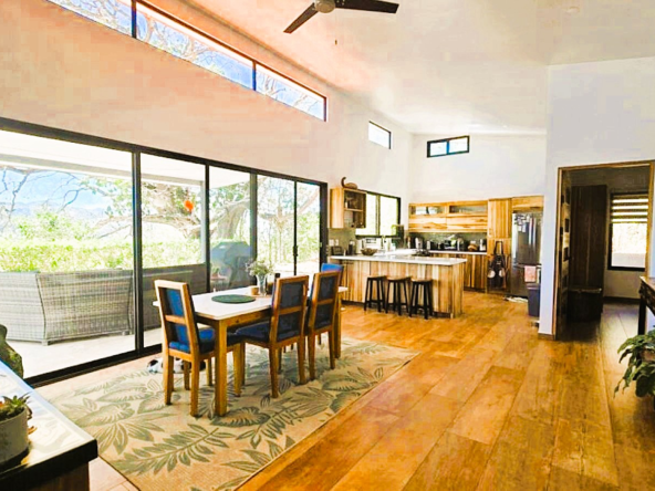 Modern 3 BR Atenas Home with Stunning Mountain Views