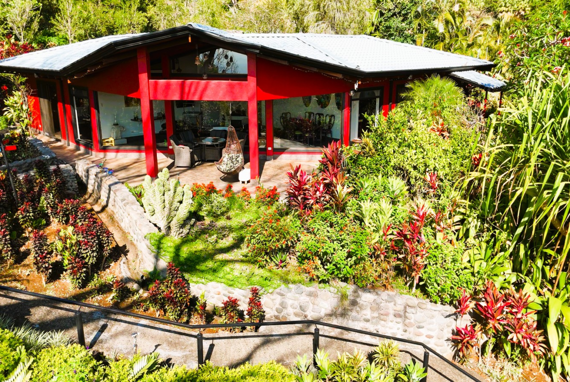 Unique Atenas Garden of Eden Home with separate Guest house