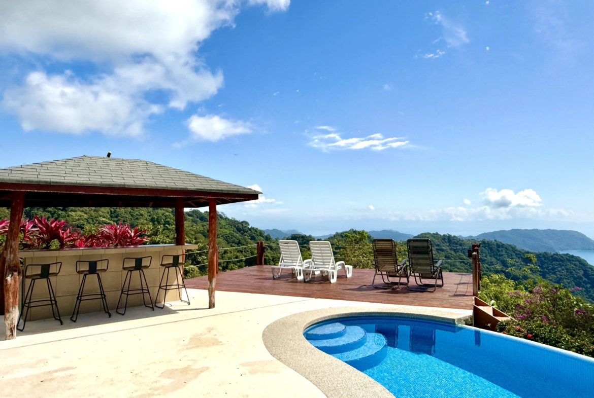 Incredible 4 BR Tropical Mountain Top Estate