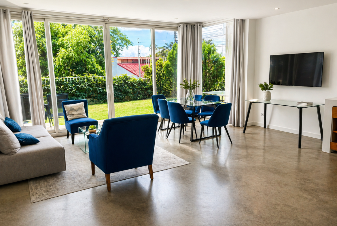 Modern Light-Filled 2 BR Santa Ana Townhouse with Garden