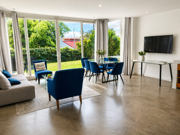 Modern Light-Filled 2 BR Santa Ana Townhouse with Garden