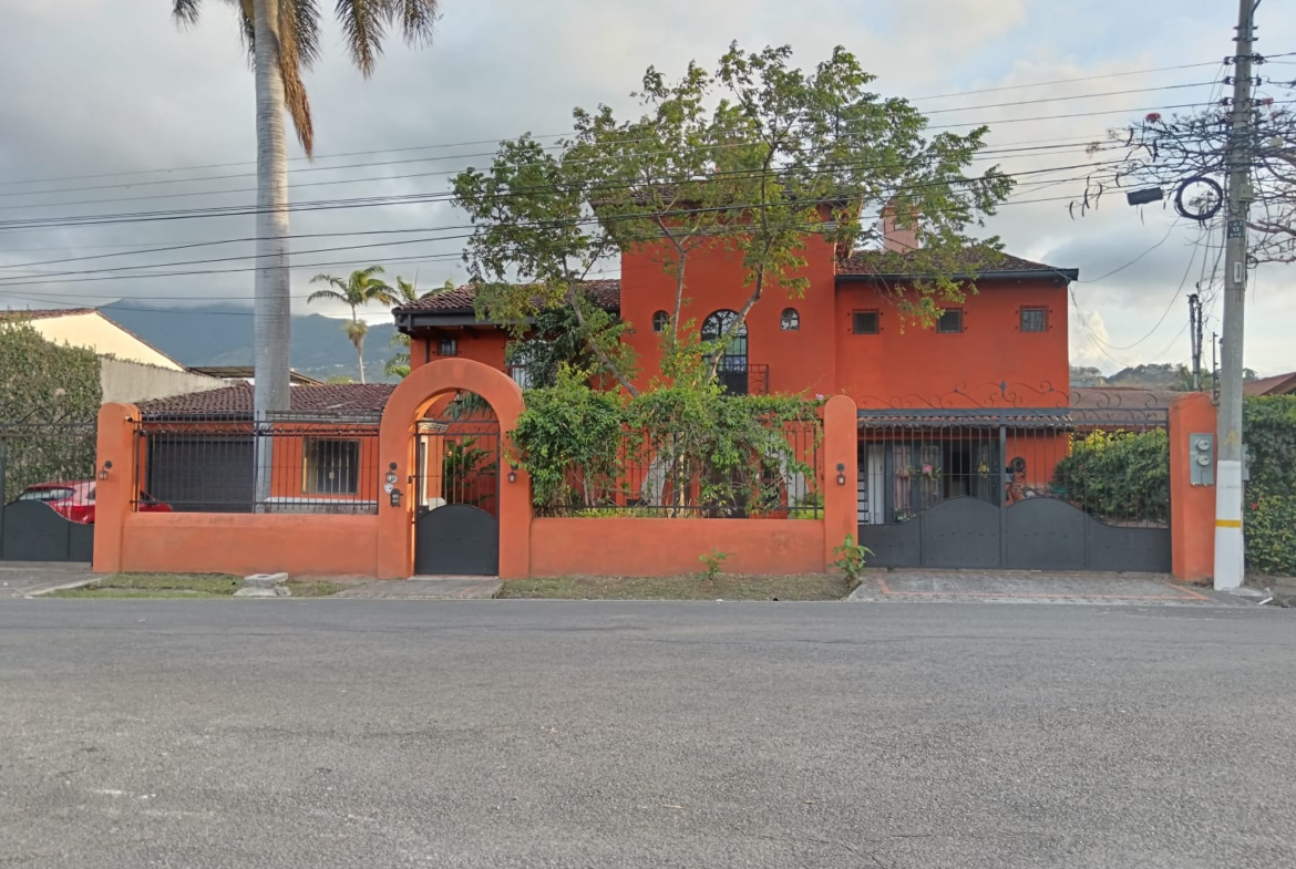 Embassy Row California-Style 4 BR Home and 2 Apartments