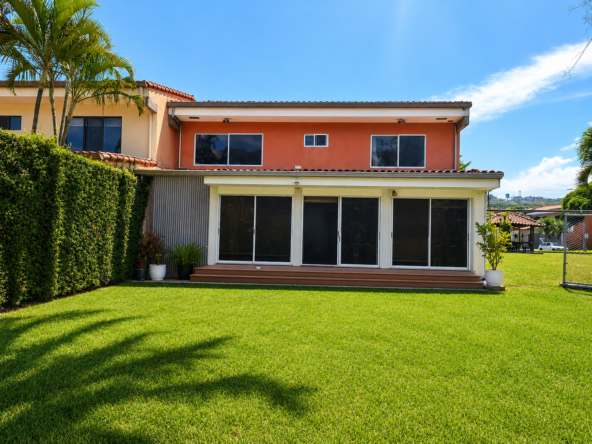 Santa Ana 4 BR Home in Residential Neighborhood