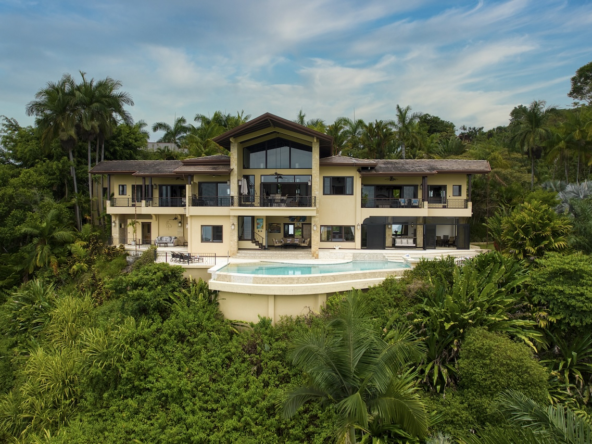 Escaleras 6 BR Luxury Ocean View Home with extra lots